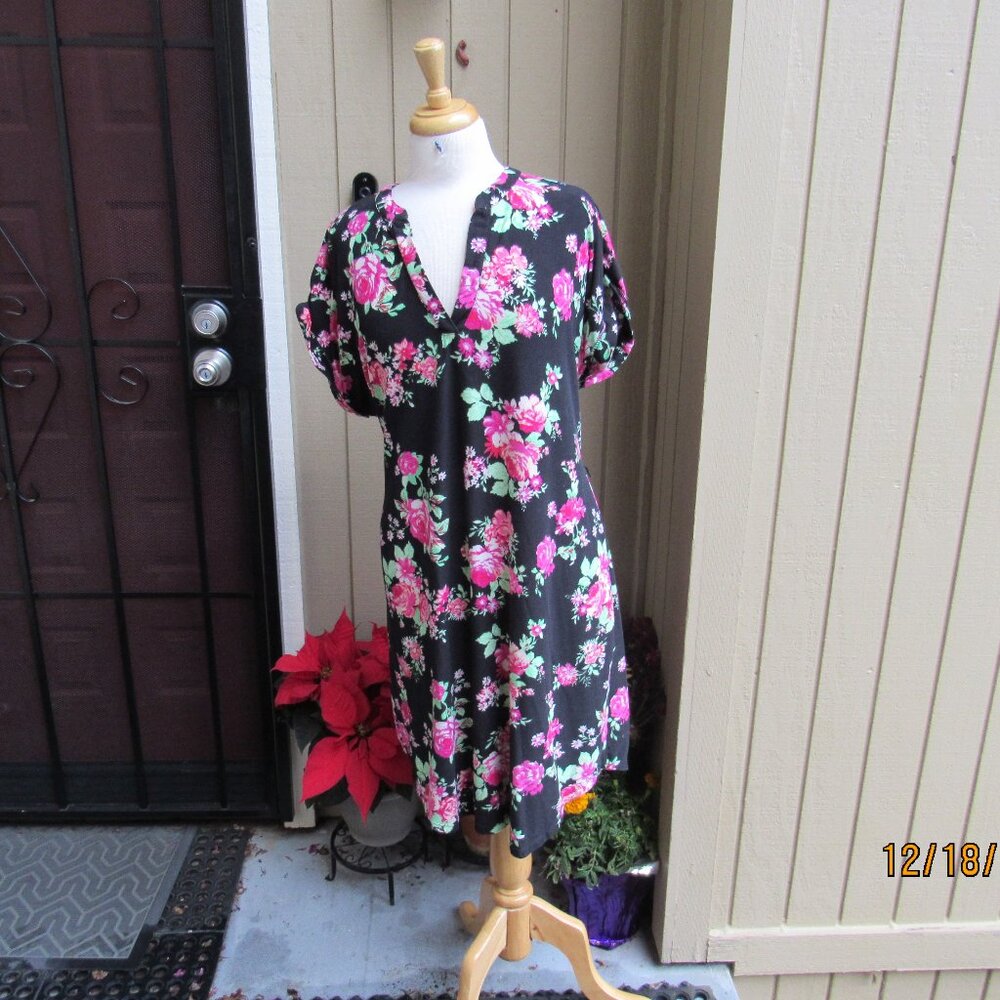#726  WOMAN'S BLACK FLORAL DRESS BY NOBO  (SIZE XXL / 16W)
